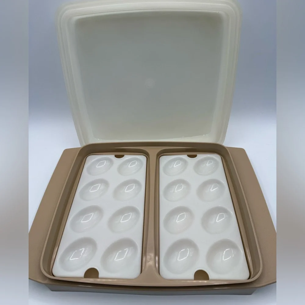 Vintage Tupperware Deviled Egg Carrier #723-3 – Almond